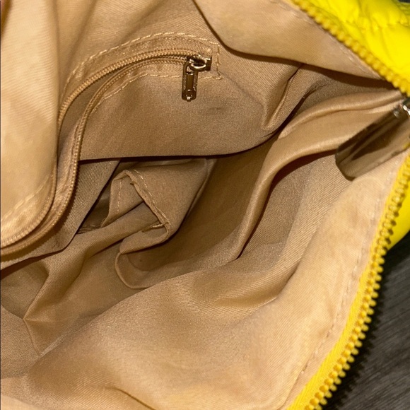 neon yellow shoulder bag with puffy quilted design - Picture 3 of 6